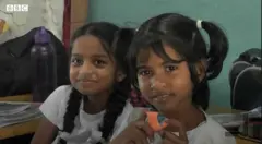 වසර පනහකට වඩා පැරණි මේ ගොඩනැගිල්ලේ බිත්ති දිරාපත් වී ඇති අතර තහඩු සෙවිලි කළ වහල ද කඩා වැටීමේ අවධානමක් ඇතැයි වාර්තා වේ.