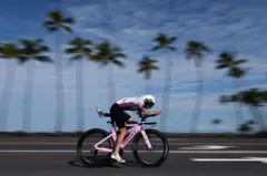 Ciclista en el Ironman de Hawái.