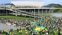 Deeggartoonni Jair Bolsonaro kumaatamaan lakkaa'aman gamoo kongiresii, waajjira pireezidantii fi mana murtii weeraran