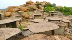 மோர்யார் குட்டா, ஹைர் பென்கல், குள்ள மனிதர்கள், இந்தியா, கர்நாடகா