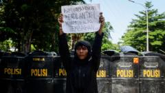 pengemudi-ojek-online-tewas-dilindas-rantis-brimob-massa-tuntut-polisi-transparan-dalam-penyelidikan