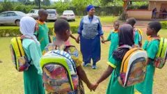 Jamila Mayanja arota kuzofasha abana 1 000 000 kuguma kw'ishule, muri Uganda n'ahandi muri Afrika.