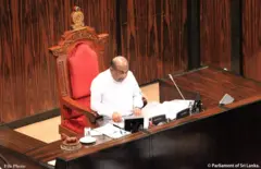 ආණ්ඩු පක්ෂයේ මන්ත්‍රීවරයෙකු වන හිටපු ක්‍රීඩා අමාත්‍ය රොෂාන් රණසිංහ අයවැයට එරෙහිව ඡන්දය ලබා දුන්නේය.