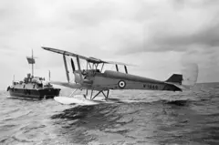 طائرة بريطانية بحرية مسيرة خلال تدريبات المدفعية المضادة للطائرات- صورة أرشيفية تعود ليوليو 1939