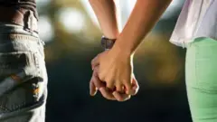 પ્રેમલગ્ન માટે માતા-પિતાની પરવાનગી ફરજિયાત હોવી જોઈએ?