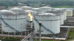 সরকার বলছে চলতি এপ্রিলে জ্বালানি তেলের সংকট হবে না