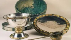Ditemukan pada 1980, Derrynaflan Hoard adalah salah satu penemuan arkeologi paling menarik dalam sejarah seni Irlandia. 