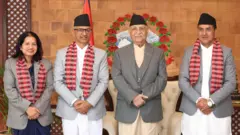 राष्ट्रिय सूचना आयोगका पदाधिकारीसँग प्रधानमन्त्री केपी शर्मा ओली