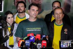 As mudanças nas versões de Flávio Bolsonaro sobre sua ligação com Daniel Vorcaro