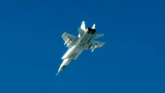 Một bức ảnh do quân đội Thụy Điển chụp một trong ba tiêm kích Mig-31 của Nga sau khi rời khỏi không phận Estonia hôm 19/9