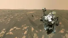 나사의 퍼서비어런스 탐사선은 현재 화성 제제로 분화구 주변으로 가서 지구로 보낼 만한 샘플을 채취하고 있다