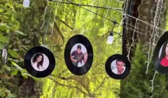 Машҳур қўшиқчиларнинг пластинкалардаги фотолари