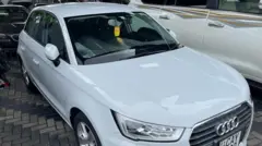 "මම සෑහෙන වැටුපක් උපයන මනුස්සයෙක්. නමුත්, මට හරියන වාහනයක් ගන්න මේ වෙලාවේ ලංකාවේ ඇතුළේ නැහැ. හැම වාහනයක් ම අවුරුදු 10කට වඩා පරණයි. ඒවා ලංකාවට ආනනයනය කරලා, ඊට පස්සෙත් අවුරුදු 10ක් විතර දුවලා, දැන් ආනයනය කරපු මිලටත් වඩා තුන් ගුණයකට ළං වෙන මිලකට විකුණනවා..."