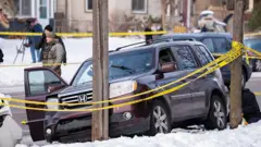 Se puede ver un solo agujero de bala en el parabrisas del lado del conductor de un vehículo de la mujer que murió a tiros a manos de un oficial federal en Portland Avenue en Mineápolis, Minesota, el miércoles 7 de enero de 2026. (Foto de Alex Kormann/The Minnesota Star Tribune vía Getty Images)