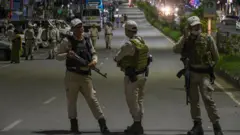 Soldados en las calles de Manipur