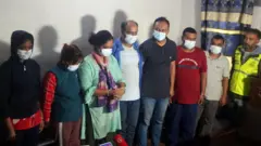 पक्राउ परेका नागरिक