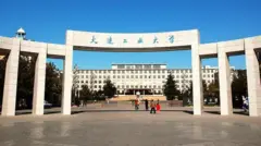中国高校拟因在校女生与外籍男子“不正当交往”开除其学籍，称其“有损国格”