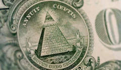 በሦስት ማዕዘን ውስጥ ያለ ዐይን