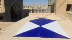 سپر آبی روی پشت بام یکی از اماکن تاریخی اصفحان