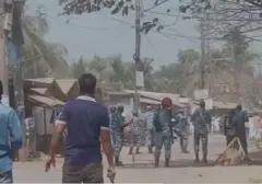কক্সবাজারের সংঘর্ষের ঘটনায় অন্তত একজনের মৃত্যু হয়েছে।