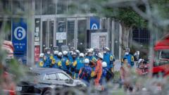 A corrida contra o tempo para resgatar pessoas em shopping após terremoto no Japão que deixou ao menos 13 mortos