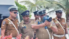 මෙරට පැවති යුද්ධයෙන් මිය ගිය සහ ආබාධිත තත්ත්වයට පත්වූවන්ට වඩා වැඩි පිරිසක් දෛනිකව සිදුවන රිය අනතුරු හේතුවෙන් ජීවිතක්ෂයට මෙන්ම ආබාධිත තත්ත්වයට පත් වන බව රිය අනතුරු පිළිබඳ වාර්තා නිරීක්ෂණය කිරීමේ දී තහවුරු වේ.