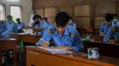 বাংলাদেশে পাবলিক পরীক্ষায় বিপুল সংখ্যক পরিক্ষার্থী অংশ নিয়ে থাকে