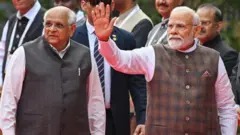 पीएम मोदी और गुजरात के मुख्यमंत्री भूपेंद्र पटेल