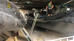 Polícia espanhola durante apreensão de narcolanchas