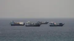 Четыре небольших судна в море