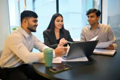 සතියට දින පහක් වැඩ කොට , සති අන්තය සතුටින් ගත කිරීමෙන් පසු නැවත වෙහෙසකර වැඩ සතියක් සඳහා සුදානම් වීමේ චක්‍රය අපිට මොහොතකට අමතක කළ හැකි නම්...