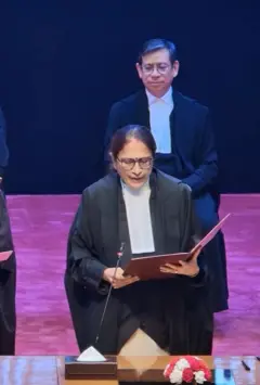 தமிழகத்தை சேர்ந்த மோகனா உச்ச நீதிமன்ற நீதிபதியாக பதவியேற்றார்