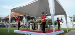  පූර්ණ රාජ්‍ය ගෞරව සහිතව සිදුකළ පණ්ඩිත් අමරදේව ශුරීන්ගේ අවමංගල උත්සවයේ අවස්ථාවක්