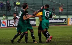 Endonezya'da 2013'te hakemi yumruklayan futbolcuya ömür boyu men cezası verildi