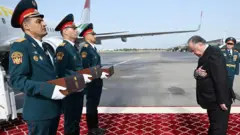 د تاجیکستان ولسمشر امام علي رحمان د شیرین‌شاه شاهمر، نصرت‌الله مخصوم او نثار محمد د قبرونو خاورې ته درناوی وکړ.