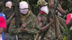 Awọn agbebọn fasọ boju pẹlu ibọn lọwọ 