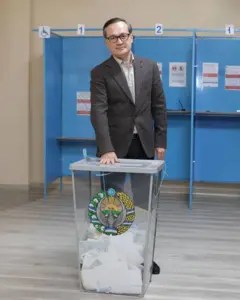 Парламент сайловида овоз бераётган Комил Алламжонов