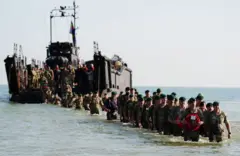 Di Royal Marines of 47 Commando beach bin land for Asnelles bifor e go di Port-en-Bessin for Normandy