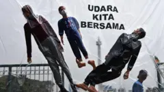 Penggugat mendesak pemerintah menjalankan putusan pengadilan terkait kasus polusi udara di Jakarta.