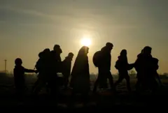 Migrants walk towards the Turkey's Pazarkule border crossing with Greece's Kastanies, near Edirne, Turkey March 1, 2020. REUTERS/Huseyin Aldemir