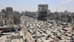 صورة التُقطت في 18 أغسطس/آب 2025، تُظهر خيامًا تؤوي نازحين فلسطينيين في مدينة غزة.