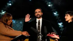 佐蘭·曼達尼在紐約舊市政廳車站宣誓就任紐約市長。