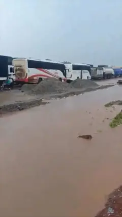 Mmiri tojuru n'okporoụzọ awarawa si Benin gawa Asaba nke butere kpachikpachi n'okporoụzọ