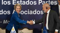 Ursula von der Leyen e Lula apertam mãos