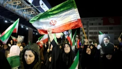 तेहरान में हुई एक रैली में लोगों ने सुप्रीम लीडर मोजतबा ख़ामेनेई के समर्थन में नारे लगाए (तस्वीर: 25 मार्च, 2026)