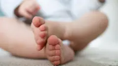 Pies de un bebé