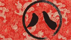 El número ocho en chino sobre tela china