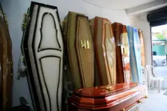Caixões em uma funerária