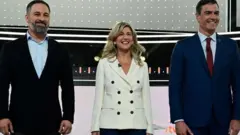 Da esquerda à direita: Santiago Abascal, do Vox, Yolanda Díaz, do Sumar, ao lado de Pedro Sánchez;