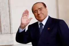 İtalya’nın eski başbakanı Silvio Berlusconi yoğun bakıma kaldırıldı